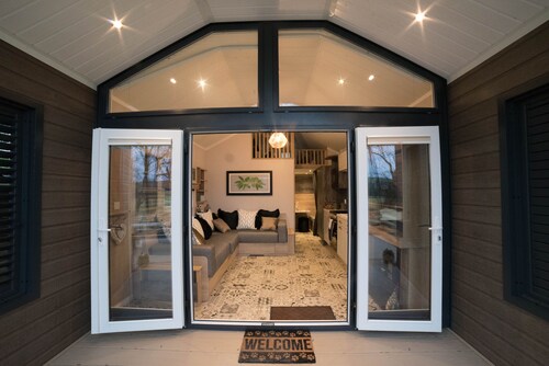 Oak Tree View -  Cabin Sleeping 6 guests  in 1 bedroom