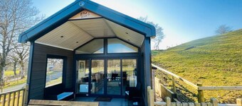 Meadow Retreat -  Cabin sleeping 6 guests  in 1 bedroom