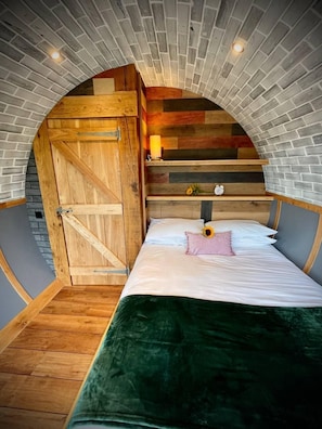 3 bedrooms, bed sheets