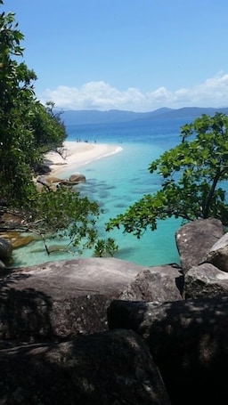 Sun-loungers, beach towels. Queenslander apartment with plenty of space and very tropical.Sleeps six people.