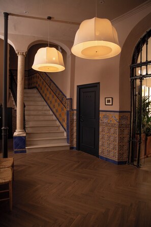 Interior detail - Honest Sevilla (Seville)