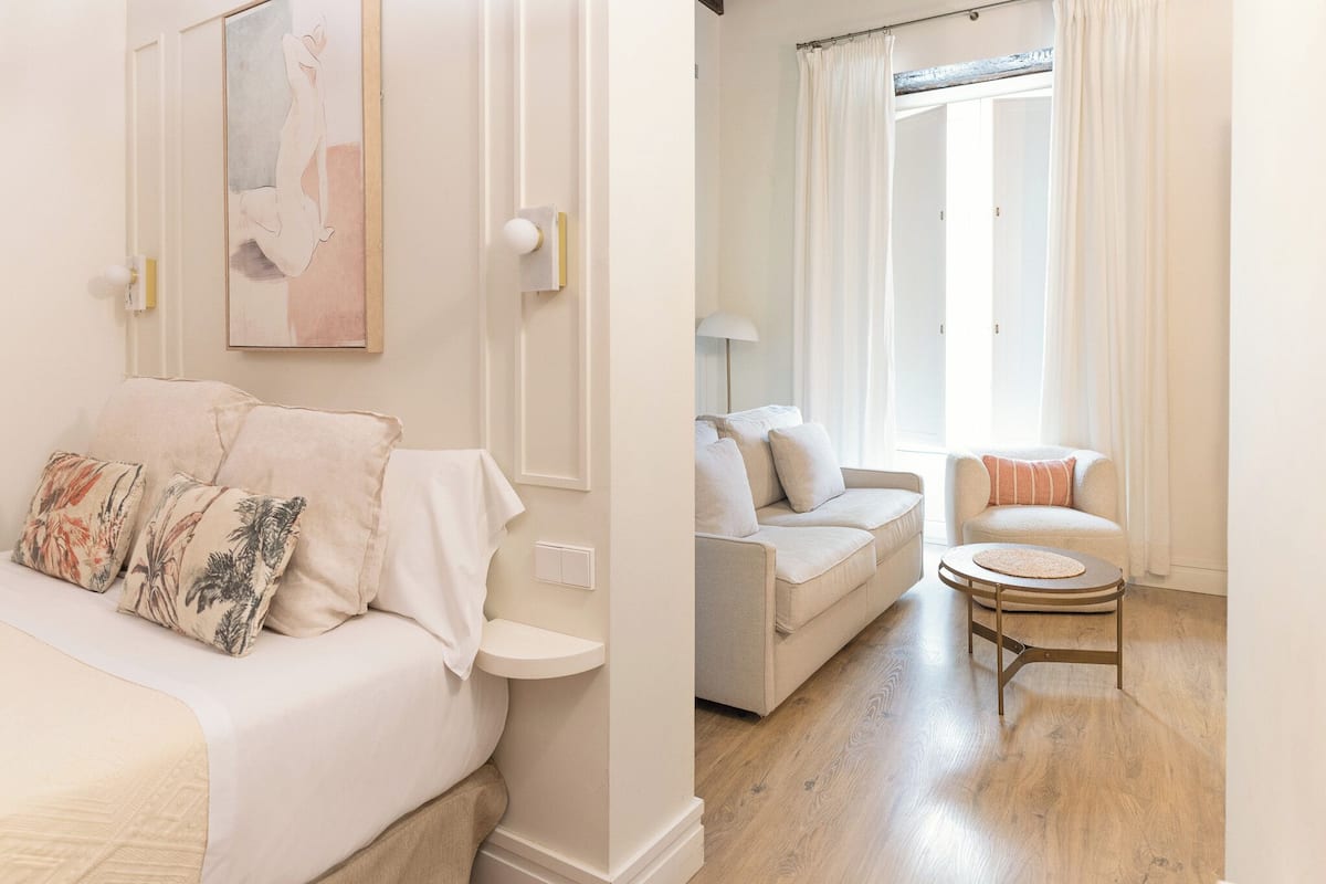 Superior Apartment | 1 bedroom, Egyptian cotton sheets, premium bedding, down comforters
