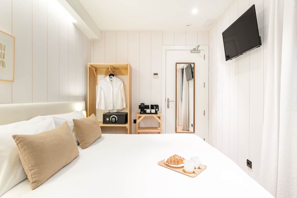 Economy Room | In-room safe, soundproofing, free WiFi, bed sheets
