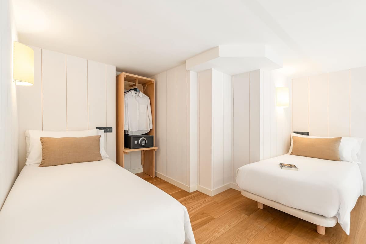 Studio Suite | In-room safe, soundproofing, free WiFi, bed sheets