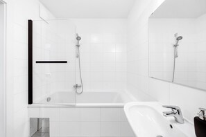 Hair dryer, towels - Colorful Design Apart in Erlachplatz (Vienna)