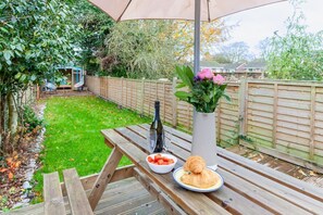 Outdoor dining - Sunny Beck Cottage - cosy cottage in Mundesley (Mundesley)