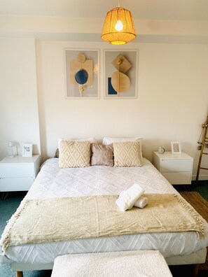 1 chambre, bureau, accès Internet, draps fournis
