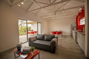 Deluxe-Ferienhaus, 1 King-Bett und Schlafsofa, eigener Pool, Bergblick | 1 Schlafzimmer, Bügeleisen/Bügelbrett, kostenloses WLAN, Bettwäsche