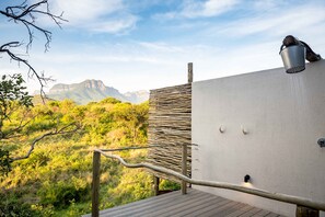 Deluxe-Ferienhaus, 2 Schlafzimmer, eigener Pool, Bergblick | Badezimmer