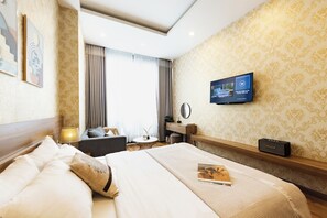 Deluxe Room, 1 Queen Bed | Minibar, in-room safe, desk, laptop workspace - TTR Vincent Hotel (Da Lat)