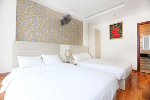 ห้องดีลักซ์สำหรับสี่ท่าน | มินิบาร์, ตู้นิรภัยในห้องพัก, โต๊ะทำงาน, พื้นที่ทำงานแบบใช้แล็ปท็อป