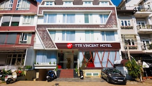 A multi-story hotel with a prominent sign reading "TTR VINCENT HOTEL". - TTR Vincent Hotel (Xuan Huong - Da Lat)