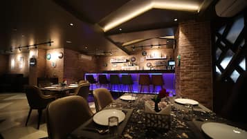 Desayuno buffet diario (INR 249 por persona)
