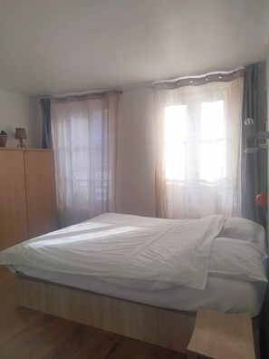 1 chambre, fer et planche à repasser, Wi-Fi, draps fournis