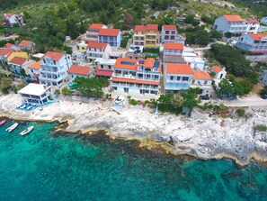 Vista frontal de la propiedad