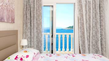 Executive Apartment, 2 Bedrooms, 2 Bathrooms, Sea View | 1 bedroom, hypo-allergenic bedding, memory foam beds, desk