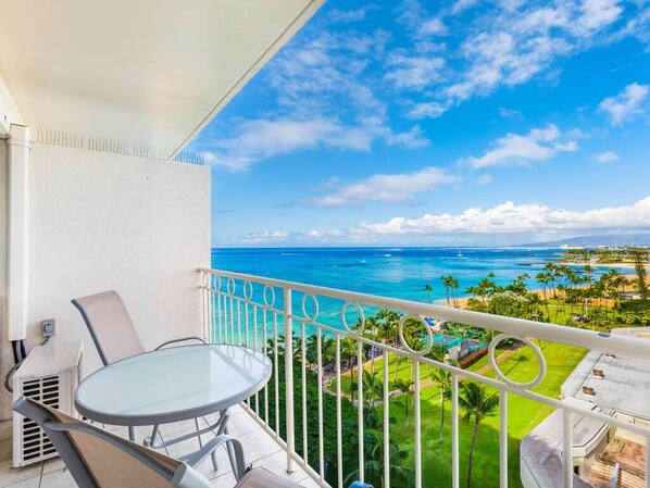 Property grounds - Stunning Ocean Views W/Lanai and AC - Waikīkī Shore 1215 (Honolulu)