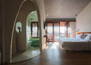 Phòng đôi có tầm nhìn toàn cảnh | Minibar, bàn, khu vực làm việc phù hợp cho laptop 