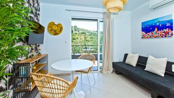 Superior Duplex Apartment with seaview and pool | 2 bedrooms, hypo-allergenic bedding, memory-foam beds, soundproofing