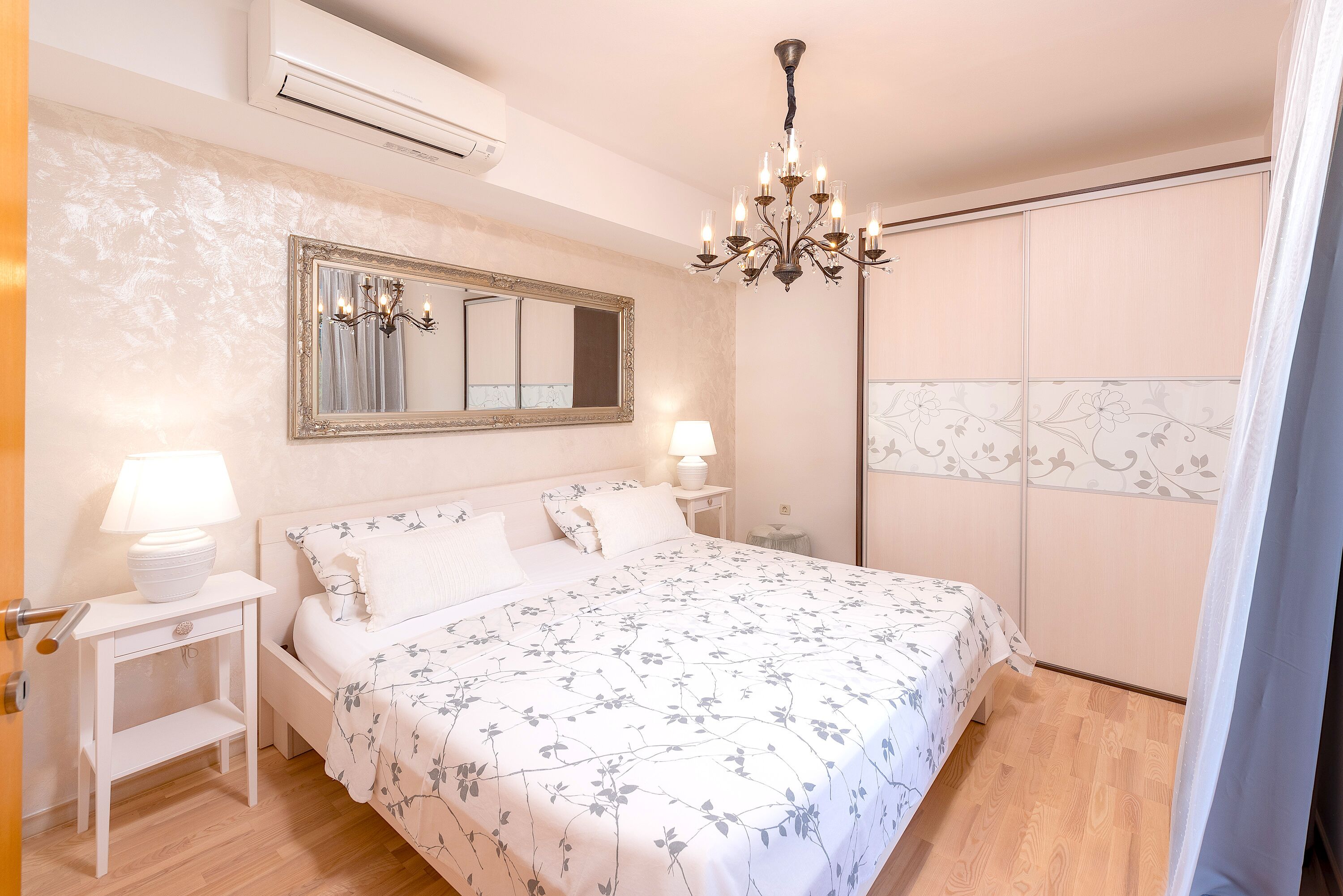 Superb villa residence with pool | Hypo-allergenic bedding, memory-foam beds, soundproofing, travel cot