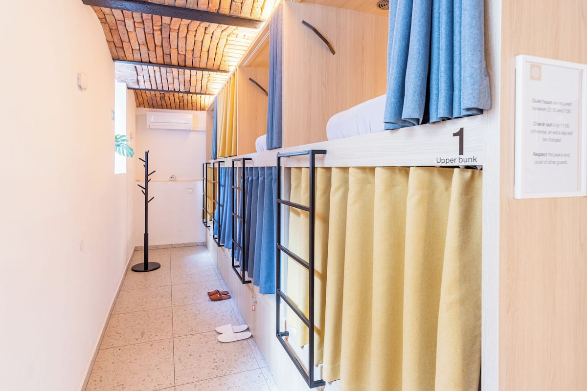 Dormitorio compartido Confort | Wifi gratis y ropa de cama