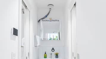 Comfort Shared Dormitory | Shared bathroom