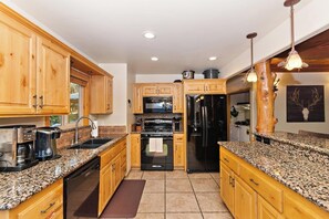 ثلاجة، ميكروويف، فرن، موقد طهي مسطح