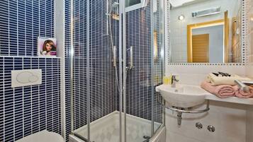 Premium Apartment, 2 Bedrooms, Non Smoking, Sea View | Bathroom | Shower, free toiletries, hair dryer, towels