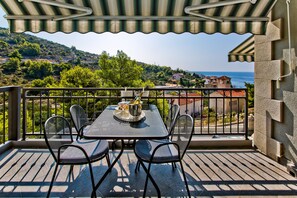 Appartement Royal, 2 chambres, terrasse, vue piscine