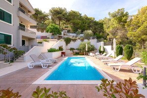 Piscine extérieure (ouverte en saison)