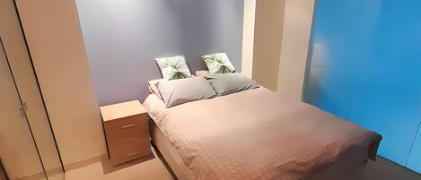 1 bedroom, WiFi, bed sheets