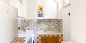 Fridge, oven, stovetop, dishwasher - Sara Flat - Campo dei Fiori Square, Rome (Roma)