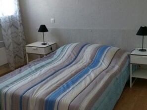 1 bedroom, free WiFi - Central Apartment in La Roche-Posay with Pool and Terrace (La Roche-Posay)