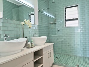 Suite | Bathroom