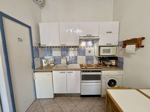 Frigorífic, microones, forn i placa de cuina 