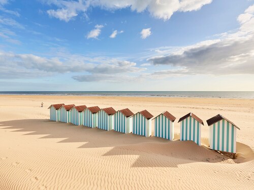 Seaside Apartment with Balcony, WiFi, and Garage in Saint-Hilaire-de-Riez