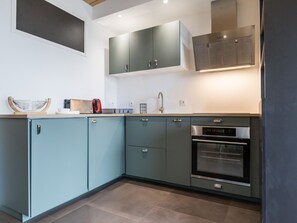 Fridge, microwave, oven