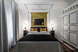 In-room safe, individually decorated, individually furnished, desk - Casa Bertagni (Bologna)