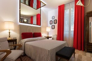 Zimmersafe, individuell dekoriert, individuell eingerichtet