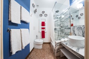 Deluxe-Zimmer | Badezimmer