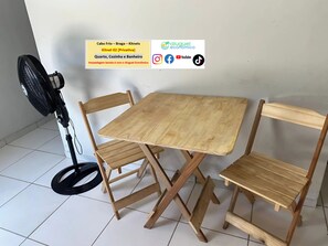 Basic Studio | Private kitchen | Fridge, microwave, blender, cookware/dishes/utensils - Cabo Frio - Braga - Aluguel Economico (Cabo Frio)