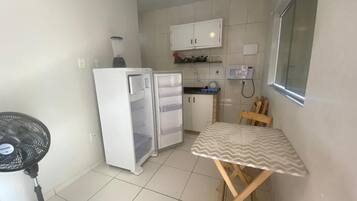 Monolocale | Cucina privata | Frigorifero, microonde, frullatore, pentole/stoviglie/utensili