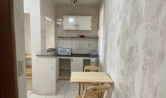 Studio | Private kitchen | Fridge, microwave, blender, cookware/dishes/utensils