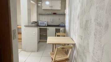 Studio | Private kitchen | Fridge, microwave, blender, cookware/dishes/utensils