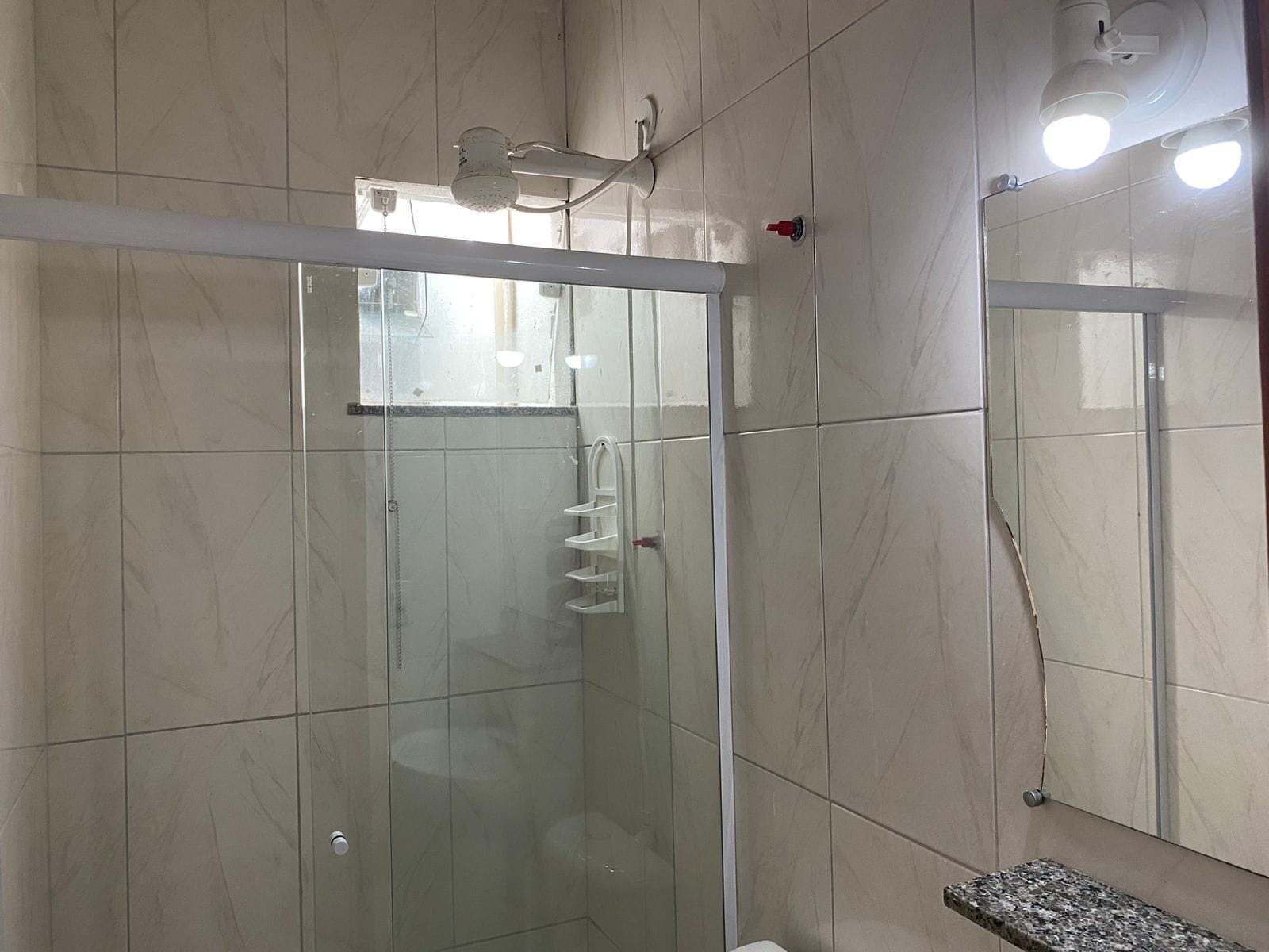 Studio | Badkamer | Een douche, een regendouche