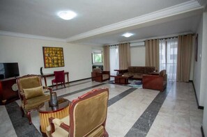 Executive Apartment | Living area | 40-inch LED TV with satellite channels, TV -  Peach View Hotel and Apartments. (Accra)