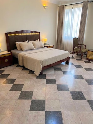 Executive Apartment | Desk, laptop workspace, iron/ironing board, free WiFi -  Peach View Hotel and Apartments. (Accra)