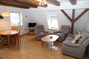 Tv, bøger, stereoanlæg