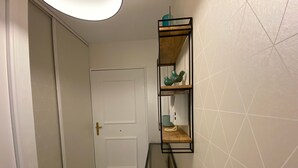 Unclassified image, 5 of 13, button - Beachfront Apartment with Direct Beach Access, Terrace & Parking - Pet Friendly (Arcachon)