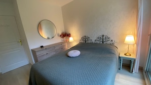 Unclassified image, 3 of 13, button - Beachfront Apartment with Direct Beach Access, Terrace & Parking - Pet Friendly (Arcachon)